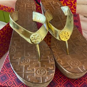 Tory Burch gold thong 71/2